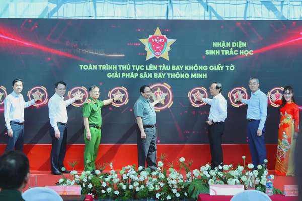 Thủ tướng đề nghị nhân rộng việc đi máy bay không cần mang giấy tờ
