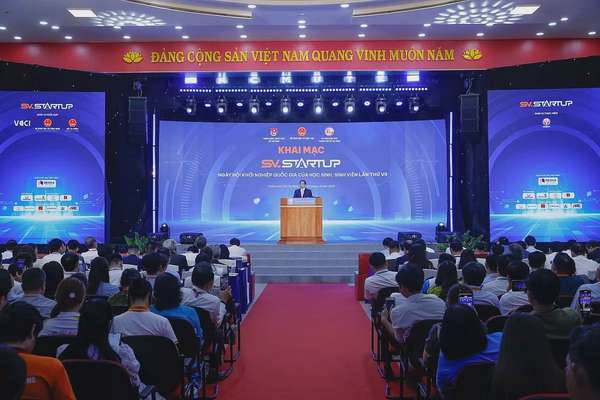 Theo Thủ tướng, thanh niên phải tiên phong trong đổi mới sáng tạo, khởi nghiệp, trong sự phát triển của đất nước - Ảnh: VGP/Nhật Bắc