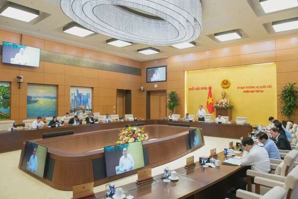 Cho ý kiến về hồ sơ đề nghị sửa đổi, bổ sung một số điều của Hiến pháp năm 2013; thành lập Ủy ban dự thảo sửa đổi, bổ sung một số điều của Hiến pháp năm 2013