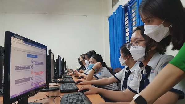 Đăng ký thi tốt nghiệp: Cuộc 'cân não' trước ngưỡng cửa đại học