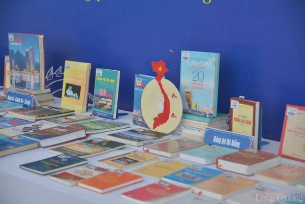 Góc không gian trưng bày tài nguyên thông tin về hành trình phát triển của TP. Đà Nẵng.