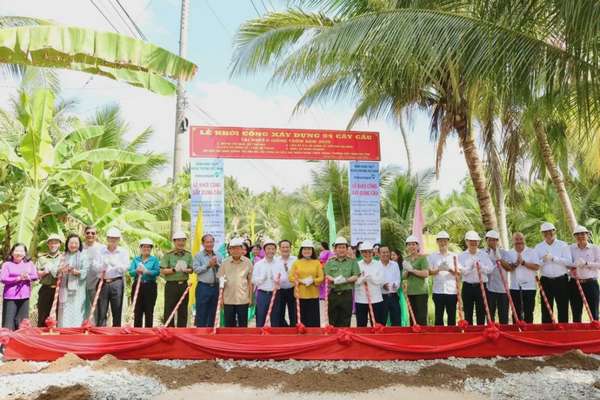 Vietcombank tài trợ 10 tỷ đồng xây dựng 4 cầu giao thông nông thôn tại Bến Tre