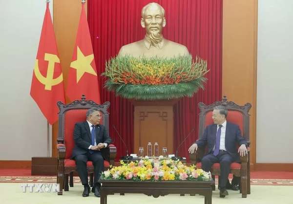 Tổng Bí thư Tô Lâm tiếp Đại sứ Philippines tại Việt Nam Meynardo Los Banos Montealegre. Ảnh: TTXVN