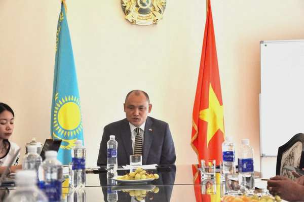 Đại sứ Kazakhastan Kanat Tumysh