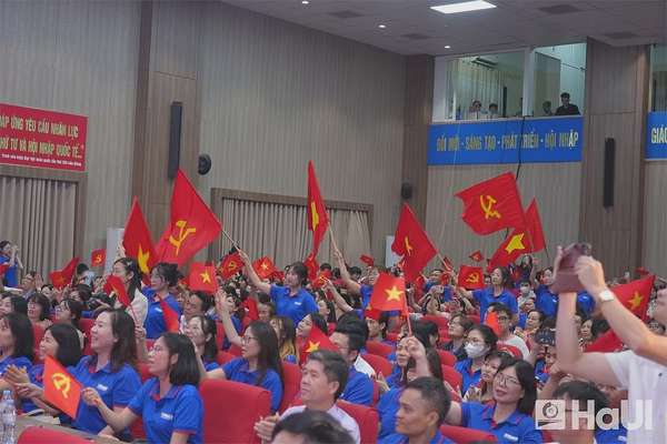 “Tổ quốc tôi chưa đẹp thế bao giờ” – Khúc tráng ca thiêng liêng, xúc động tại Đại học Công nghiệp Hà Nội