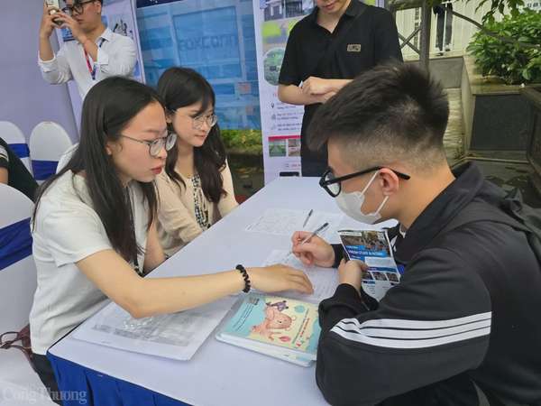 Doanh nghiệp săn ‘kỹ sư tương lai’ tại Đại học Điện lực