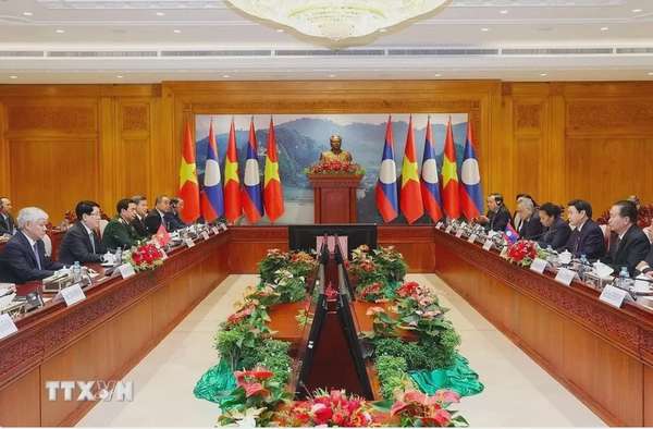 Chủ tịch Quốc hội Lào mong muốn Việt Nam chia sẻ kinh nghiệm tinh gọn bộ máy