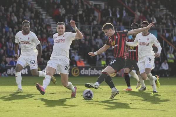 Lịch thi đấu bóng đá ngày 27/4: Bournemouth đấu với MU