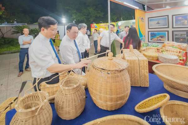 Triển lãm du lịch và di sản văn hóa Việt tại Huế