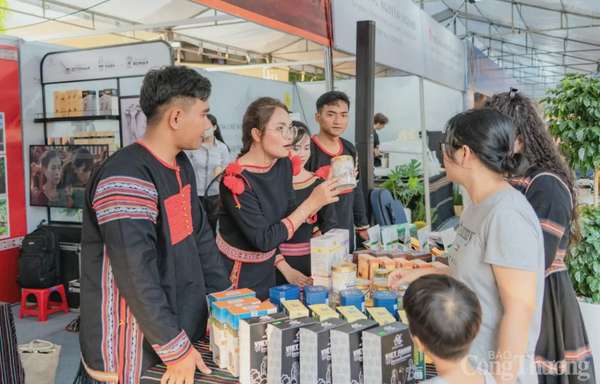Triển lãm du lịch và di sản văn hóa Việt tại Huế