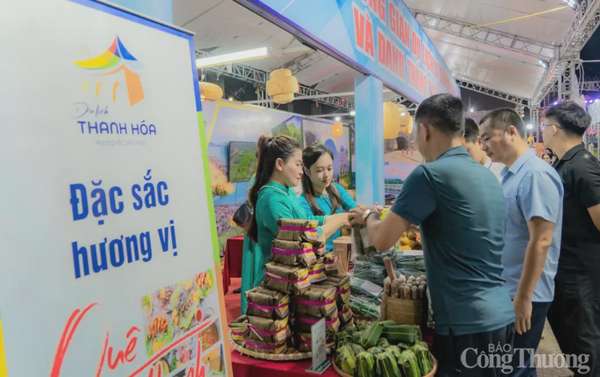 Triển lãm du lịch và di sản văn hóa Việt tại Huế
