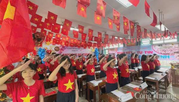 Thành phố Huế: Rực rỡ cờ mừng Ngày thống nhất đất nước Thành phố Huế: Rực rỡ cờ hoa dịp lễ 30/4
