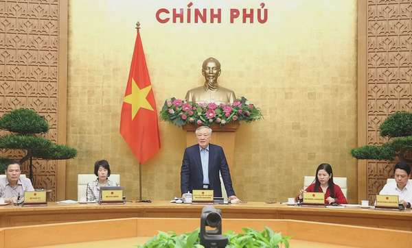 Phó Thủ tướng Thường trực Chính phủ Nguyễn Hòa Bình chủ trì cuộc họp về xây dựng trung tâm tài chính quốc tế tại Việt Nam. Ảnh: VGP/Nguyễn Hoàng