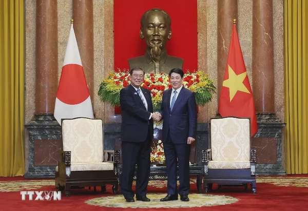 Chủ tịch nước Lương Cường hội kiến Thủ tướng Nhật Bản Ishiba Shigeru. (Ảnh: Lâm Khánh/TTXVN)