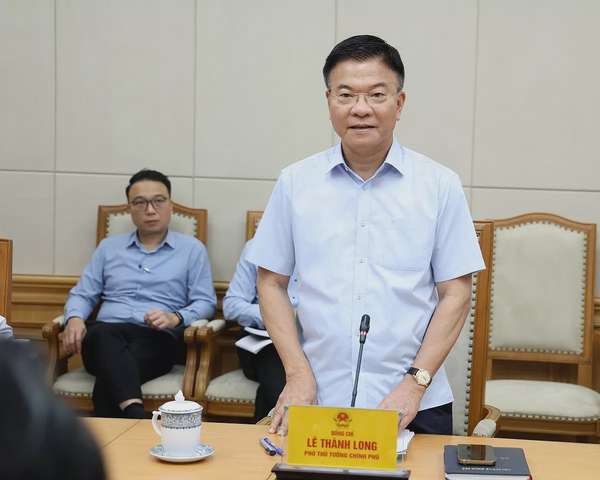 Phó Thủ tướng Lê Thành Long phát biểu tại cuộc làm việc với Bộ Giáo dục và Đào tạo về công tác chuẩn bị kỳ thi tốt nghiệp THPT năm 2025 - Ảnh: VGP/Đức Tuân