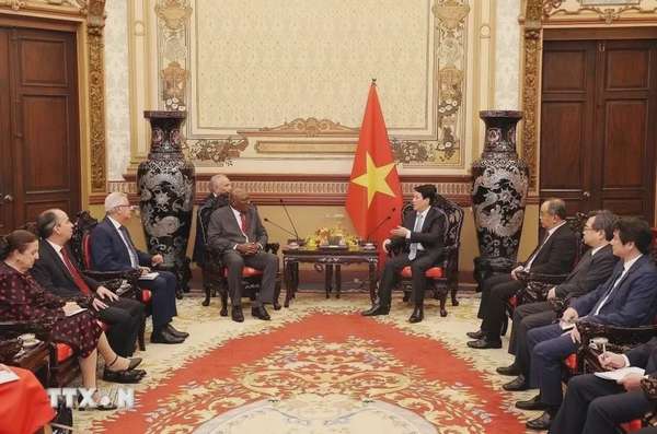 Chủ tịch nước Lương Cường tiếp Phó Chủ tịch nước Cuba Salvador Valdes Mesa. (Ảnh: Lâm Khánh/TTXVN)