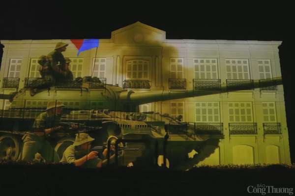 Những thước phim lịch sử được tái hiện tại buổi chiếu phim 3D mapping