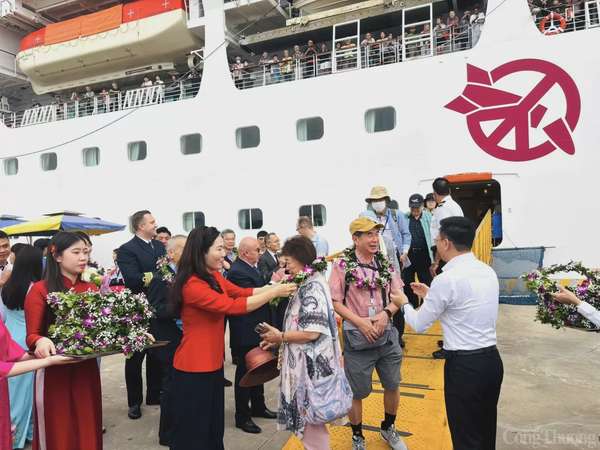 Quảng Ninh: Đón hơn 1.700 khách Nhật Bản đến vịnh Hạ Long