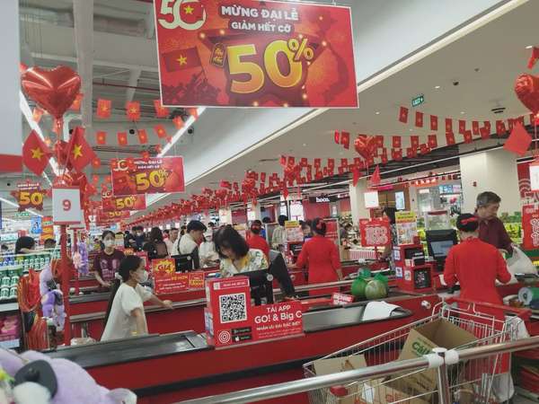 Hà Nội: Khách nườm nượp săn sale khuyến mãi ngày 30/4