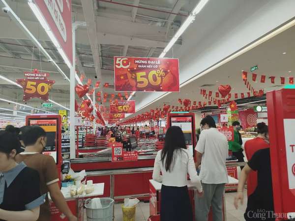 Hà Nội: Khách nườm nượp săn sale khuyến mãi ngày 30/4