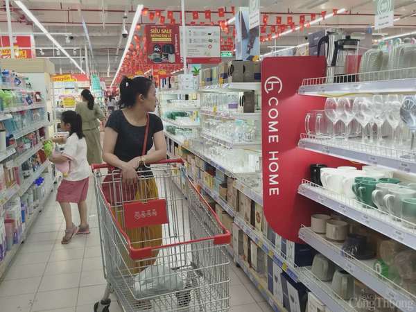 Hà Nội: Khách nườm nượp săn sale khuyến mãi ngày 30/4
