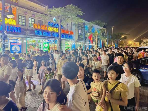 Chùm ảnh: Rực rỡ Carnaval Hạ Long 2025 kết nối di sản