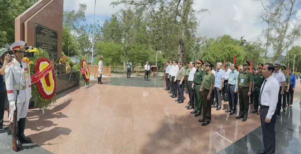 Thủ tướng Chính phủ Phạm Minh Chính làm việc tại Côn Đảo