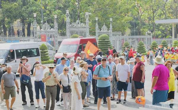 TP. Hồ Chí Minh đón gần 2 triệu lượt khách dịp lễ 30/4-1/5