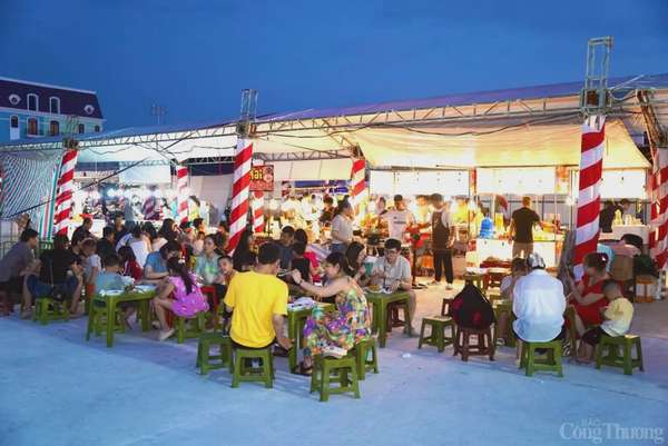 Chùm ảnh: Biển Đồ Sơn đông nghịt du khách dịp nghỉ lễ Chùm ảnh: Biển Đồ Sơn đông nghịt du khách dịp nghỉ lễ