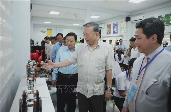 Tổng Bí thư chỉ đạo đổi mới: Ca sĩ, họa sĩ lên bục giảng