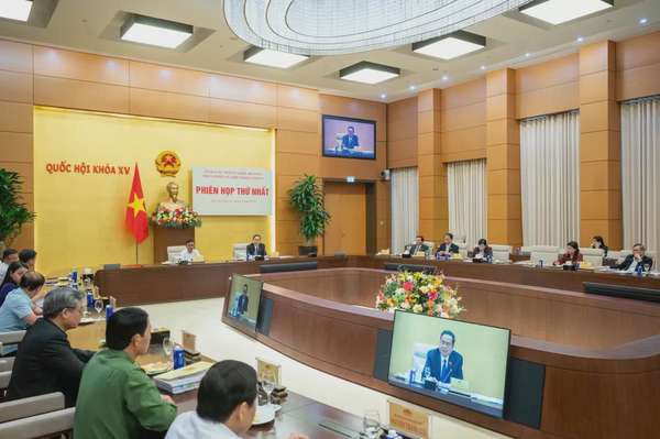 phiên họp thứ nhất của Ủy ban dự thảo sửa đổi, bổ sung một số điều của Hiến pháp năm 2013.