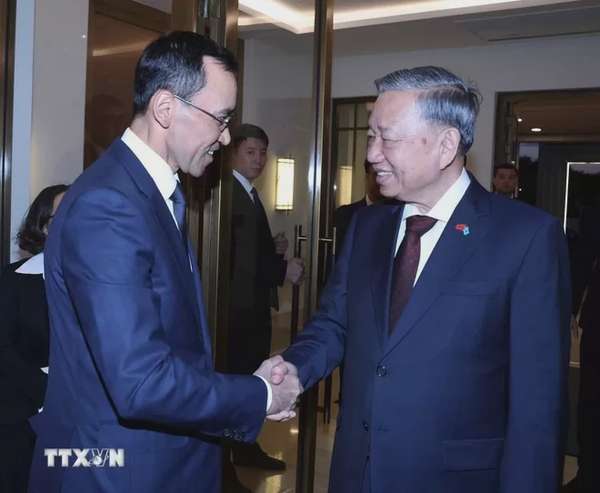 Tổng Bí thư Tô Lâm hội kiến Chủ tịch Thượng viện Kazakhstan Maulen Ashimbayev. Ảnh: TTXVN