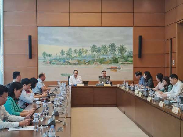 Phiên thảo luận tổ Tổ về Dự thảo Nghị quyết của Quốc hội sửa đổi, bổ sung một số điều của Hiến pháp năm 2013; Dự án Luật Tổ chức chính quyền địa phương (sửa đổi); Dự án Luật Cán bộ, công chức (sửa đổi)