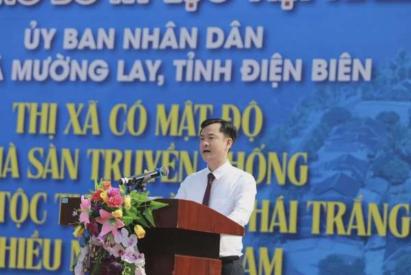 Mường Lay xác lập kỷ lục Việt Nam về mật độ nhà sàn truyền thống dân tộc Thái trắng