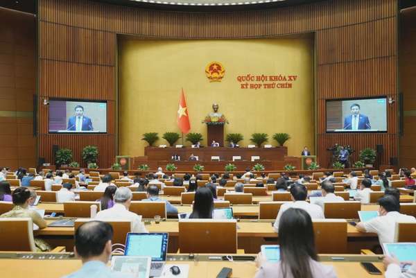 Quốc hội nghe trình bày Tờ trình dự án Luật sửa đổi, bổ sung một số điều của Luật Quy hoạch; Luật sửa đổi, bổ sung một số điều của Luật Doanh nghiệp