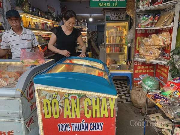 Thực phẩm chay 'chiếm sóng' thị trường đồ lễ Phật Đản 2025