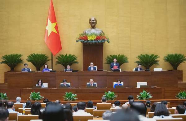 Sáng 15/5/2025: Quốc hội thảo luận về Dự thảo Nghị quyết sửa đổi, bổ sung một số điều của Hiến pháp năm 2013 và Dự án Luật Tổ chức chính quyền địa phương (sửa đổi)