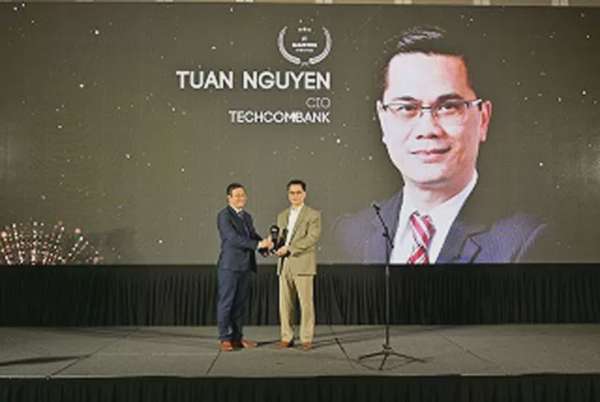 WFIS 2025 vinh danh hai lãnh đạo công nghệ của Techcombank dẫn dắt hành trình chuyển đổi số của ngân hàng