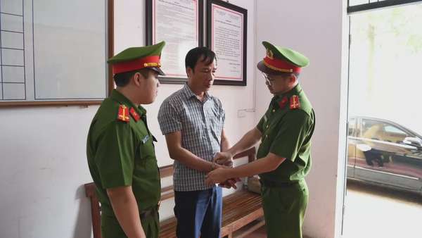 Phú Thọ: Bắt khẩn cấp Chủ tịch xã Thạch Khoán, huyện Thanh Sơn