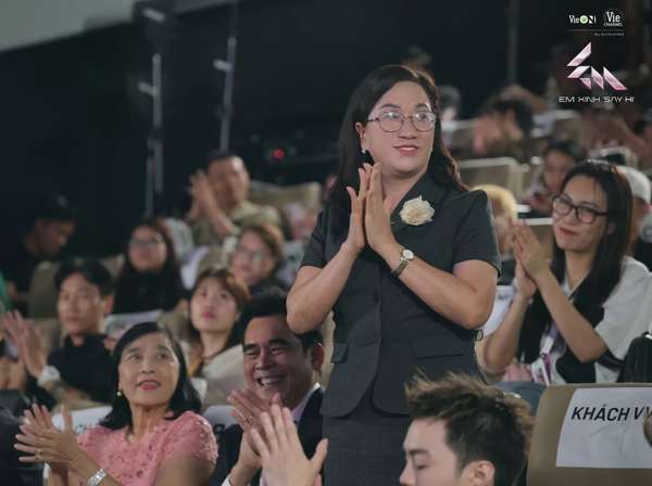 Em Xinh 'Say Hi' chính thức ra mắt khán giả