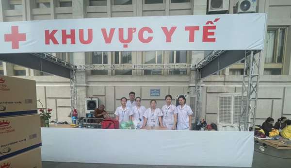 Các tổ y tế cấp cứu hỗ trợ y tế cho 97 trường hợp, không có các trường hợp nặng, chủ yếu là hạ đường huyết, say nóng nắng.