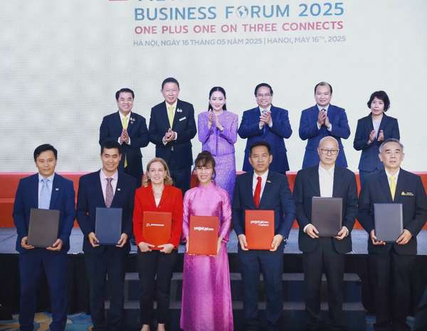 Thủ tướng Việt Nam và Thái Lan chứng kiến thỏa thuận chuyển giao 50 tàu bay Boeing cho Vietjet Thái Lan