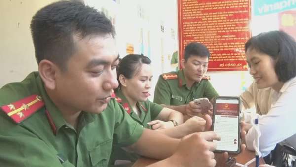 ‘Đi từng ngõ, gõ từng nhà’ vận động góp ý Hiến pháp