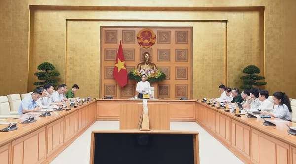 Phó Thủ tướng Bùi Thanh Sơn nhấn mạnh công tác chống buôn lậu, gian lận thương mại, hàng giả, xâm phạm sở hữu trí tuệ là công việc rất quan trọng, mang tính lâu dài, cần được tiến hành thường xuyên, toàn diện, liên tục - Ảnh: VGP/Hải Minh