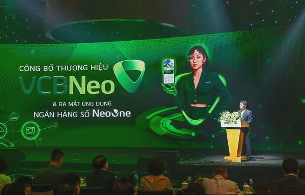 Ông Nguyễn Mạnh Hùng - Thành viên Hội đồng quản trị Vietcombank, Chủ tịch Hội đồng thành viên VCBNeo phát biểu chia sẻ về định hướng chiến lược, mục tiêu phát triển của VCBNeo 