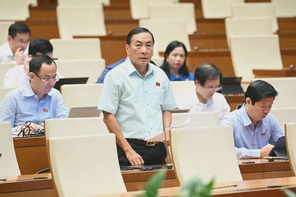 Đại biểu Phạm Văn Hòa - Đoàn ĐBQH tỉnh Đồng Tháp