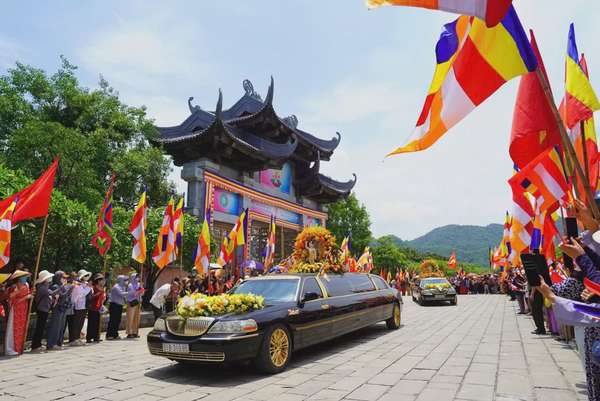Cung rước Xá lợi đức Phật về Chùa Bái Đính Cung rước Xá lợi đức Phật về Chùa Bái Đính