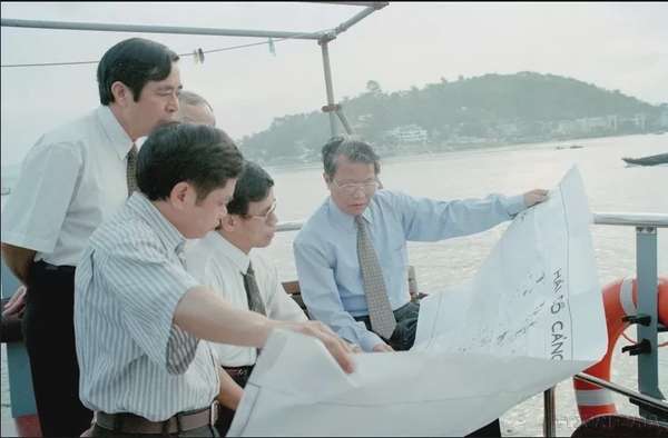 Đồng chí Trần Đức Lương - nhà lãnh đạo hết lòng phục vụ sự nghiệp cách mạng Đồng chí Trần Đức Lương nhà lãnh đạo hết lòng phục vụ sự nghiệp cách mạng