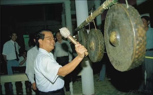 Đồng chí Trần Đức Lương - nhà lãnh đạo hết lòng phục vụ sự nghiệp cách mạng Đồng chí Trần Đức Lương nhà lãnh đạo hết lòng phục vụ sự nghiệp cách mạng