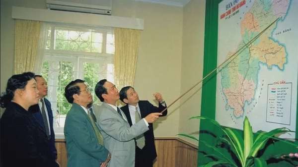 Đồng chí Trần Đức Lương - nhà lãnh đạo hết lòng phục vụ sự nghiệp cách mạng Đồng chí Trần Đức Lương nhà lãnh đạo hết lòng phục vụ sự nghiệp cách mạng